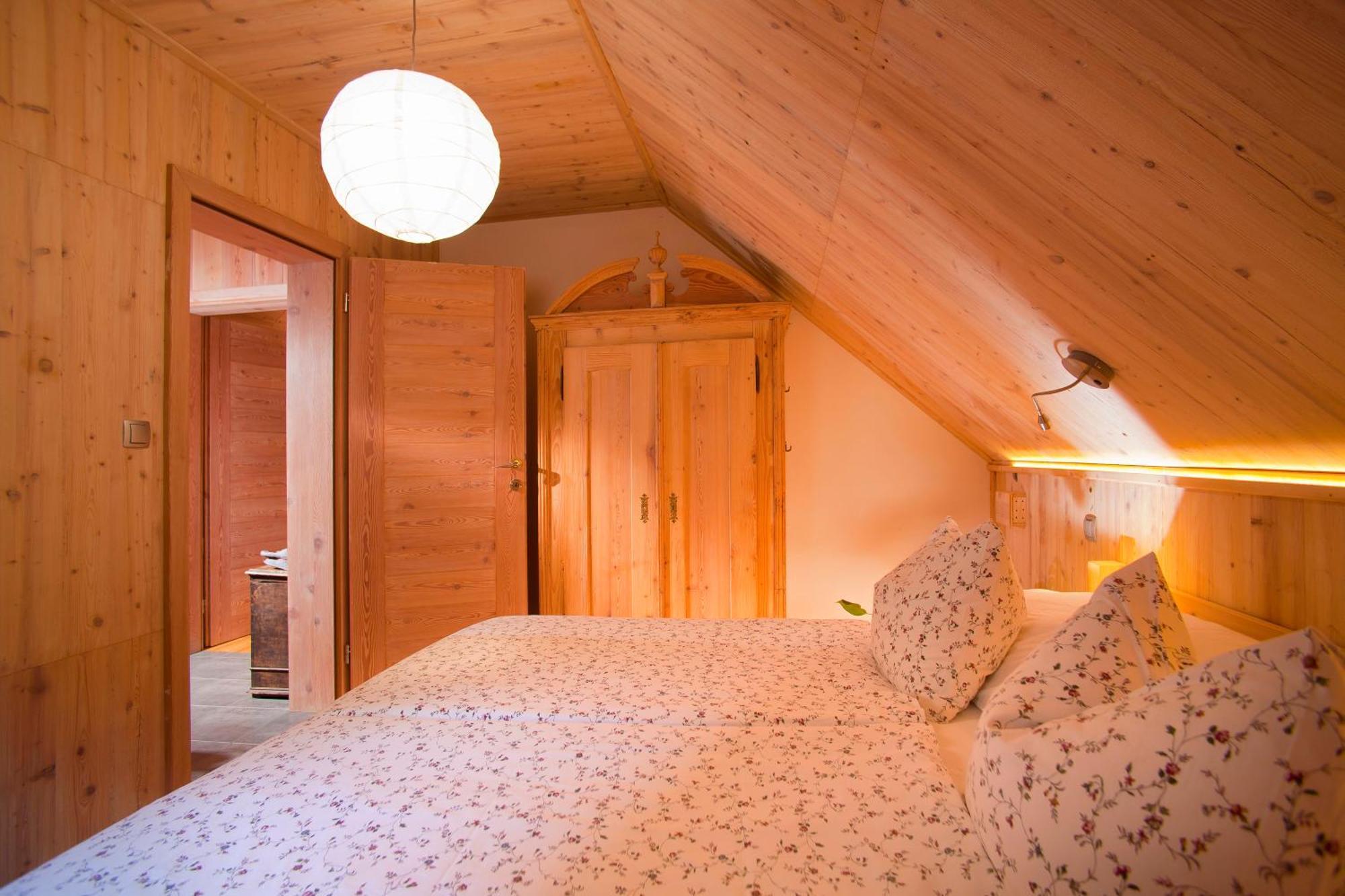 Juvanova Hisa - Apartments And Rooms Luce Bagian luar foto