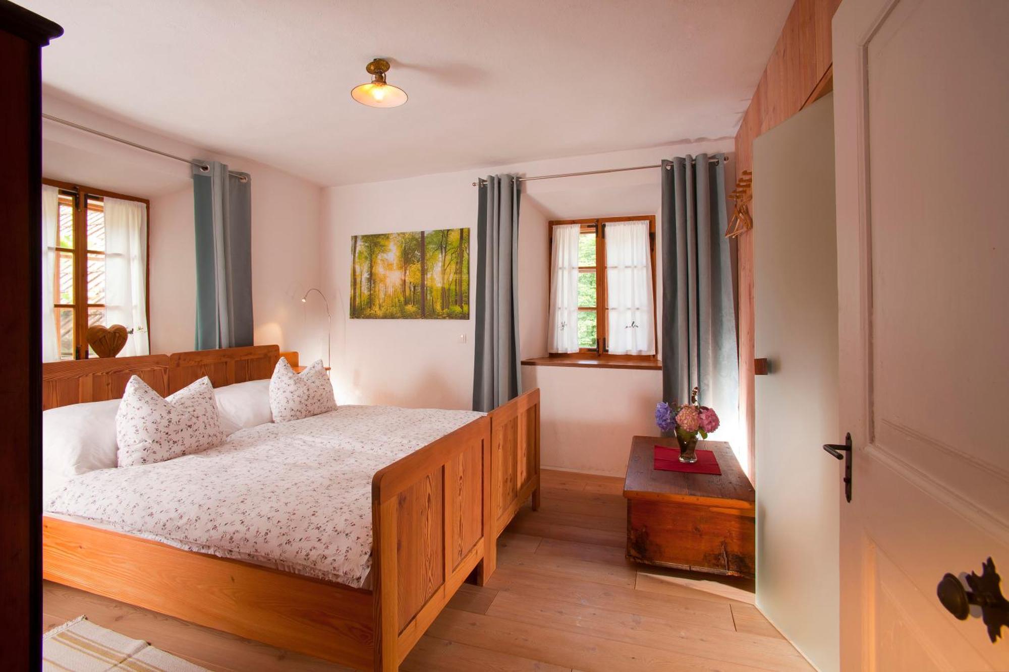 Juvanova Hisa - Apartments And Rooms Luce Bagian luar foto