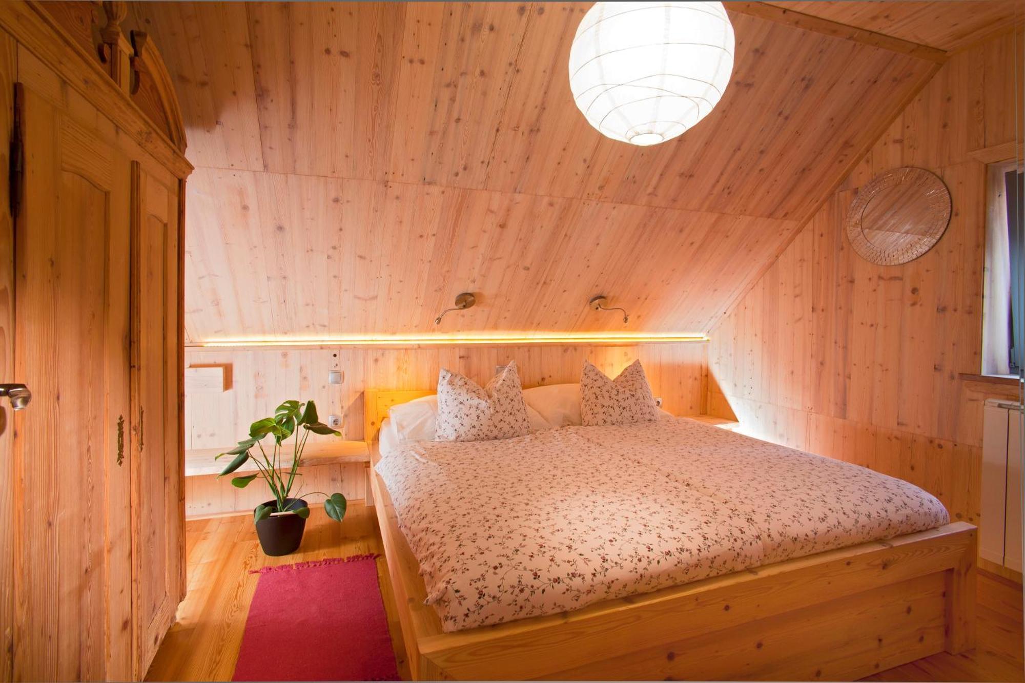 Juvanova Hisa - Apartments And Rooms Luce Bagian luar foto